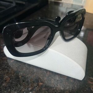 Prada Black Aviator Sunglasses Sleek Design